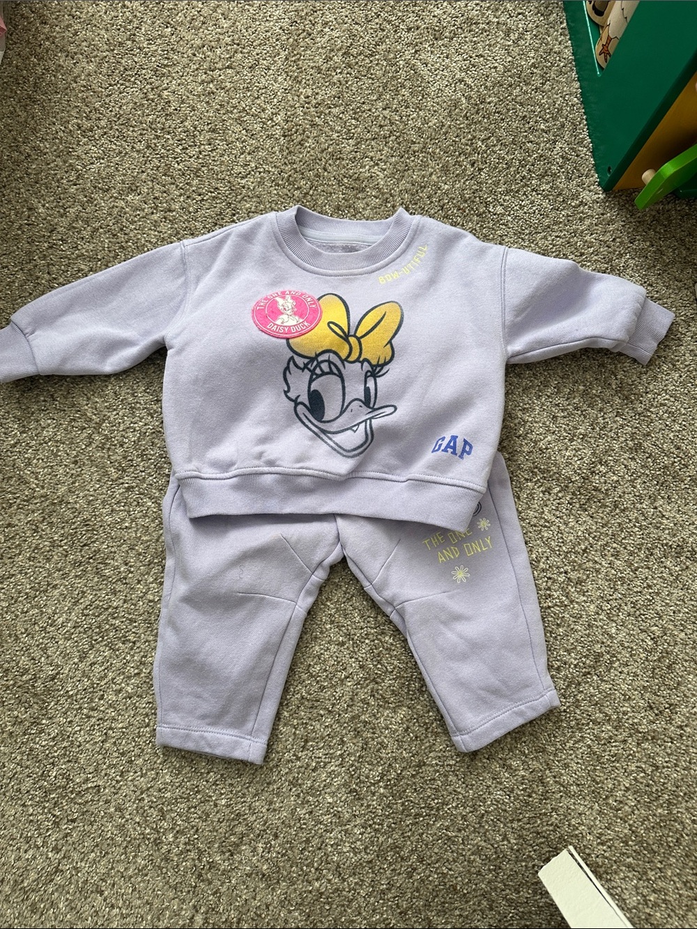 GAP Lavender Daisy Duck Sweatshirt & Pants Set with Yellow Bow